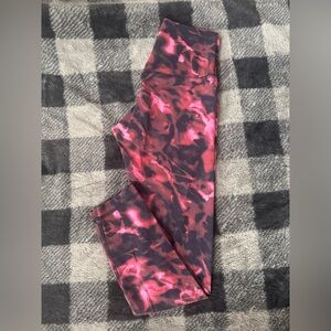 NWOT Lululemon Athletica Stylish' Pink and Black Leggings Size 4
